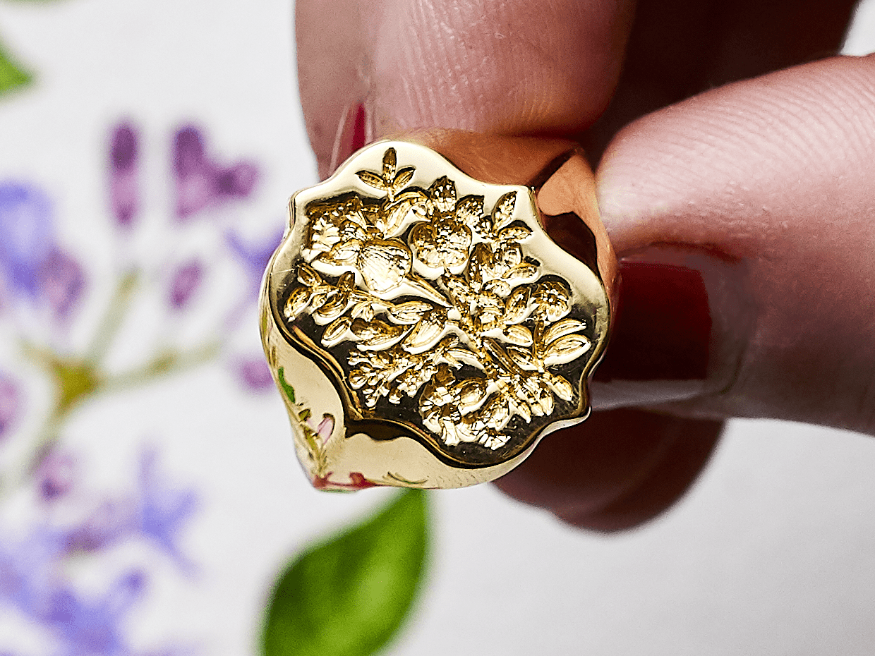 Personalised hand engraved gold Rebus signet ring with monogram initials 1920s Art Deco style with scalloped edge